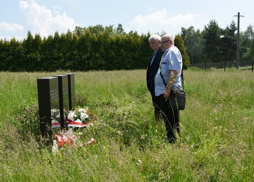 Uczcili pamięć olkuskich Żydów zamordowanych przez Niemców w obozie Auschwitz II - Birkenau - w tzw. Czerwonym domku [ZDJĘCIA]