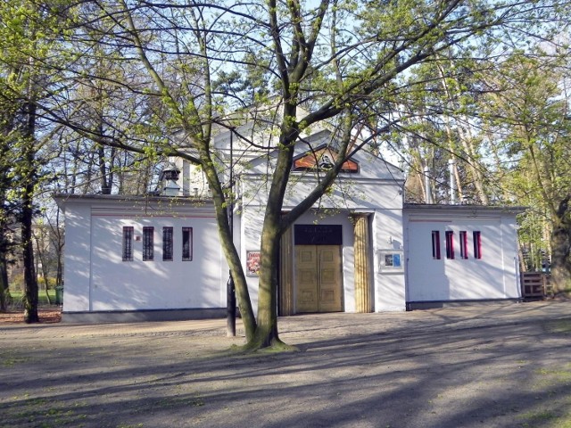 W 1911 roku zbudowano ten klasycystyczny pawilon wystawowy. 
Fot. Darek Szczecina