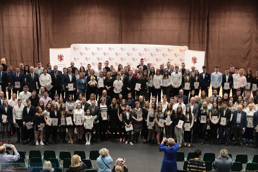 Nagrody finansowe zarządu województwa kujawsko-pomorskiego dla sportowców za 2019 rok [lista, kwoty, zdjęcia]