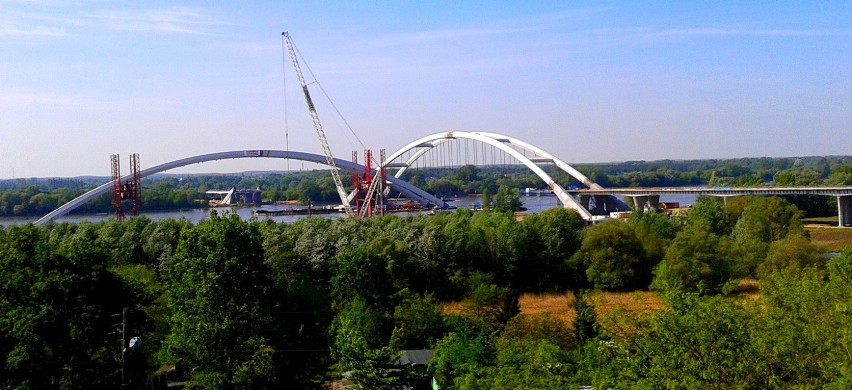 Widoki przęseł  nowego mostu z różnych  miejsc..