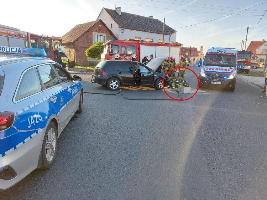 Zderzenie motocyklisty z volkswagenem w Cisku.