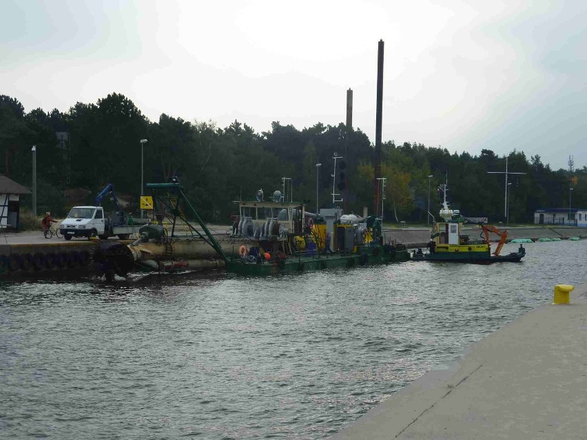 Trwa pogłębianie kanału portowego w Łebie