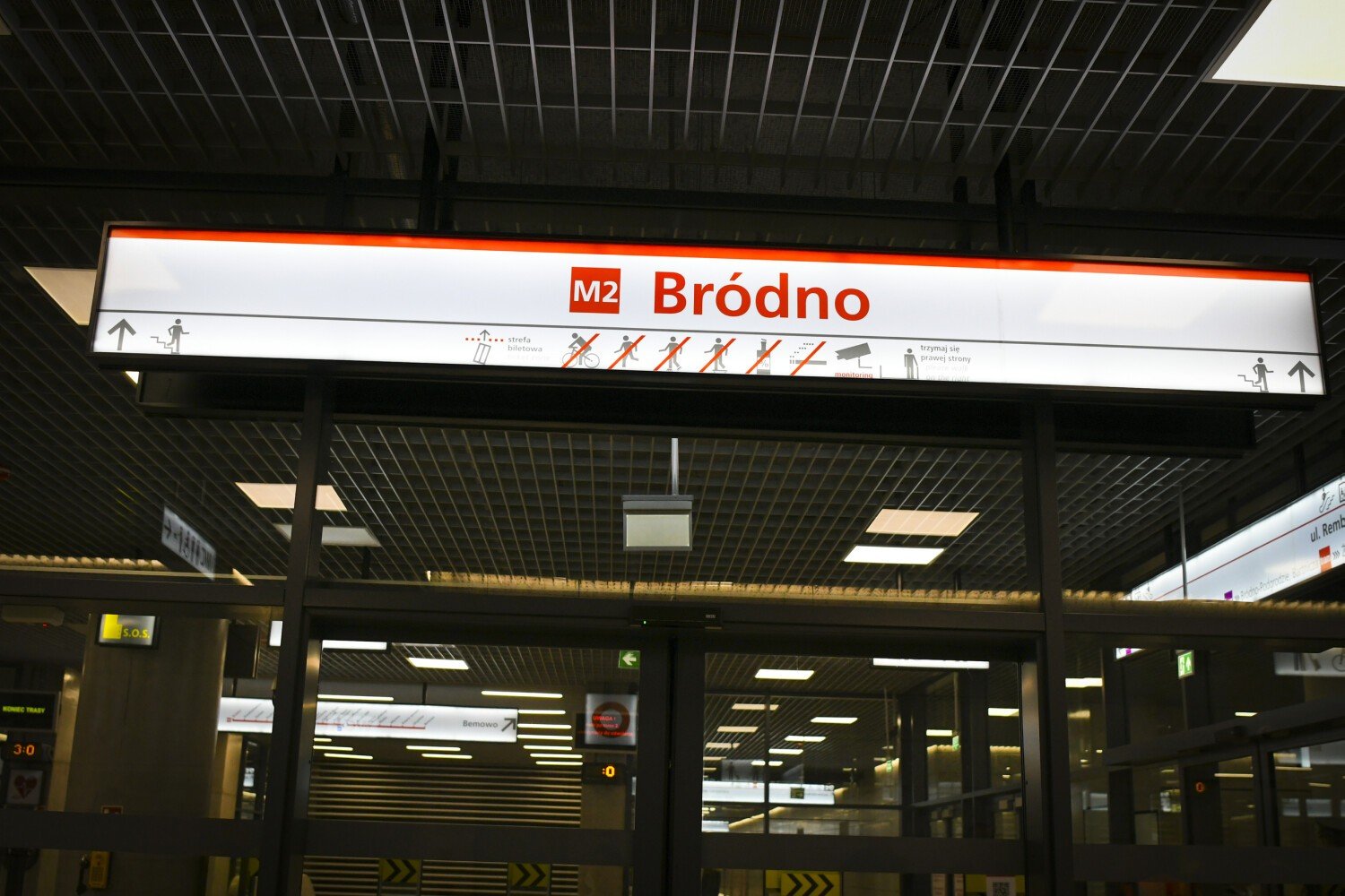 Druga linia metra w Warszawie. Nareszcie otwarto metro na Bródno. Trzy nowe  stacje, wśród nich największa w Europie | Warszawa Nasze Miasto