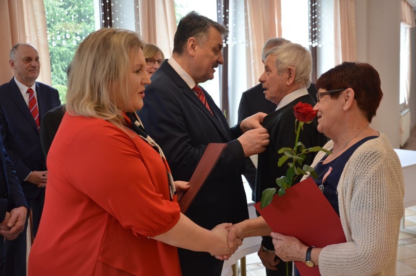 Mszana Dolna. Małżeństwa z 50 – letnim stażem świętowały „Złote Gody” miłości 