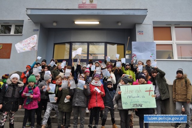 Razem przeciwko paleniu. Dzieci przestrzegają dorosłych przed skutkami palenia papierosów!