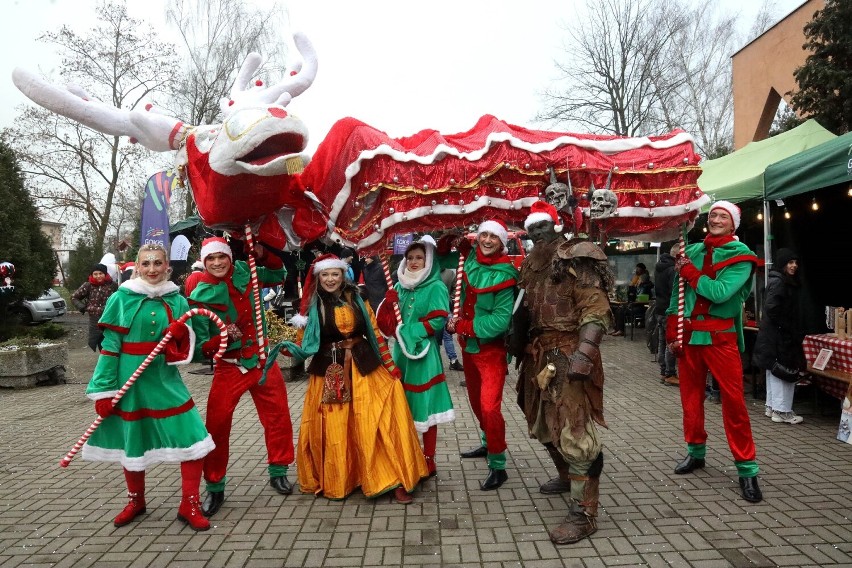 Parada z reniferem Rudolfem rozpoczęła Jarmark Świąteczny w Miłkowicach, zobaczcie zdjęcia