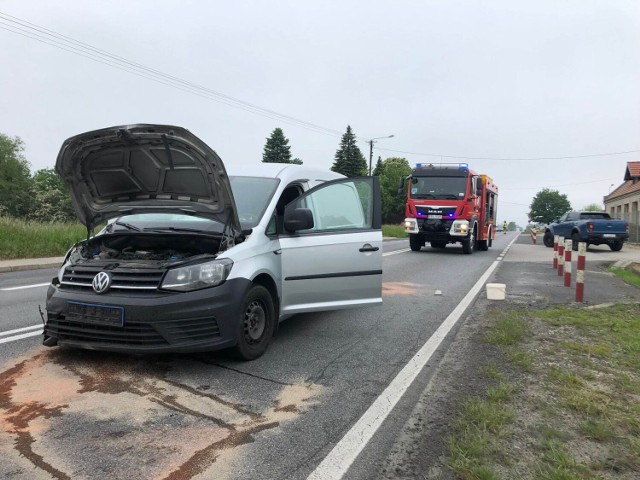 W środę, 24 maja 2023 roku, na drodze krajowej nr 11 w Krzywosądowie doszło do zderzenia dwóch samochodów osobowych. Kierowcy pojazdów zostali przetransportowani do Szpitalnego Oddziału Ratunkowego w Pleszewie