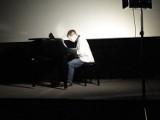 Spotkanie z Grzegorzem Płonką w Radomiu, pianistą, bohaterem filmu "Sonata". Jego historia porusza serca - zobacz zdjęcia