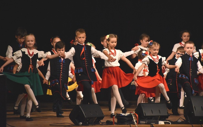 Malbork. Klub 22 Bazy Lotnictwa Taktycznego zakończył rok szkolny. Zaprezentowały się wszystkie zespoły taneczne i wokalne