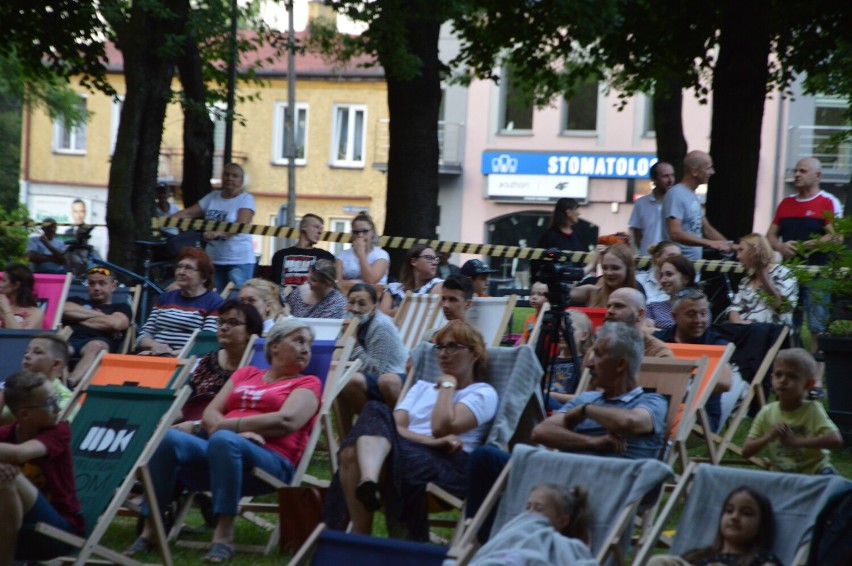 Spektakl plenerowy "Sztuczki" w wieluńskim parku