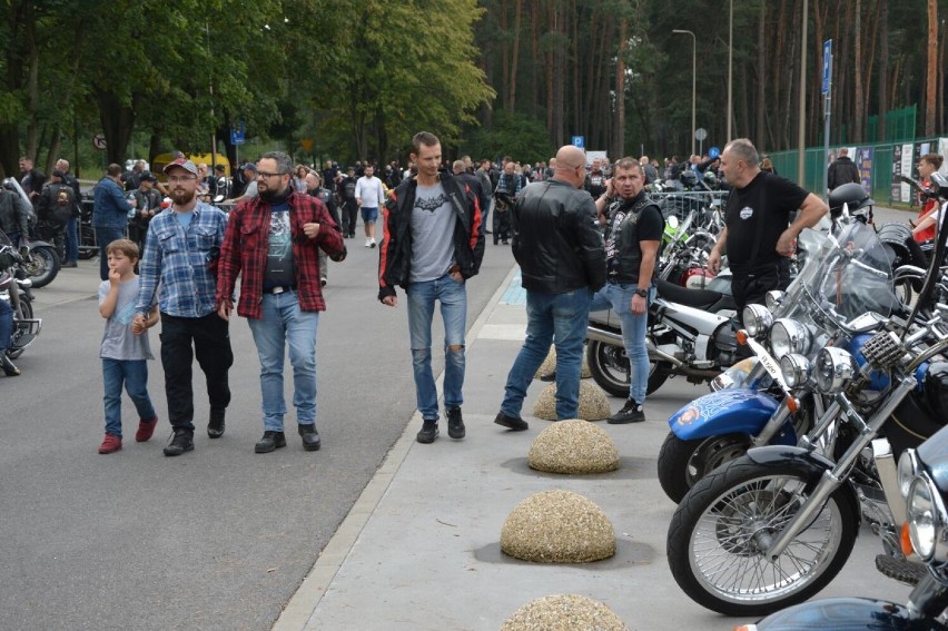 Takiej parady motocyklowej jeszcze w Goleniowie nie było. Zlot Motokorby, palenie gumy i akcja charytatywna w jednym