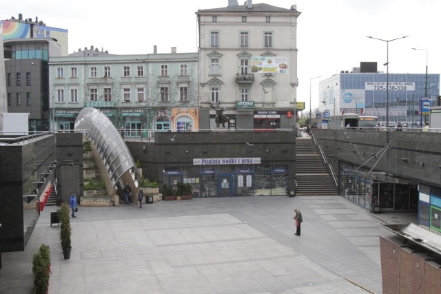 Wiele ulic w Sosnowcu jest pustych. Jednak centrum Sosnowca nie do końca umarło w czasie pandemii. 

Zobacz kolejne zdjęcie. Przesuwaj zdjęcia w prawo - naciśnij strzałkę lub przycisk NASTĘPNE