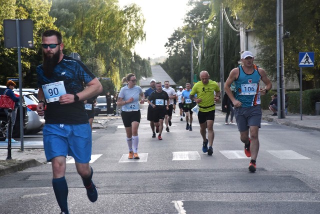 W biegu głównym zawodnicy zmierzyli się na trasie 5,5 km ulicami Prabut.