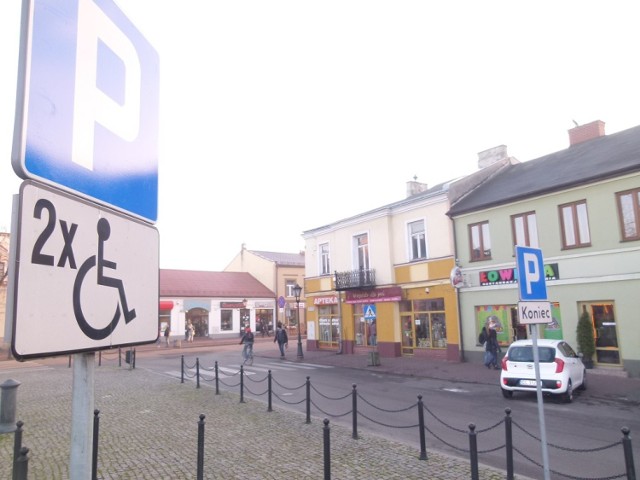 Od 17 grudnia osoby posiadające kartę parkingową wydawaną niepełnosprawnym mogą parkować w Łowiczu za darmo