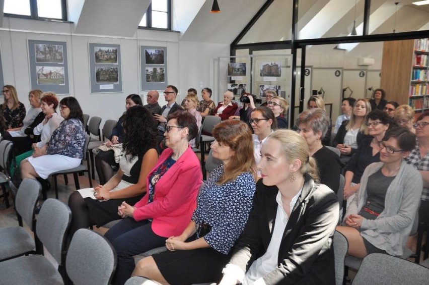 Dzień Bibliotekarza i Bibliotek - zdjęcia pochodzą z lat: 2019, 2018, 2016, 2015, 2014 i 2012