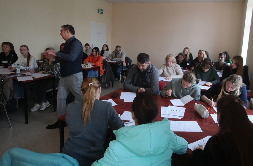 Na Uniwersytecie Szczecińskim wystartowały kursy języka polskiego dla Ukraińców. Zgłosiły się setki chętnych 