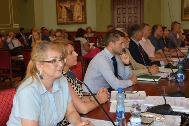 Radni klubu Dialog  w sprawie absolutorium dla burmistrz  Danuty Madej wstrzymali się od głosu.