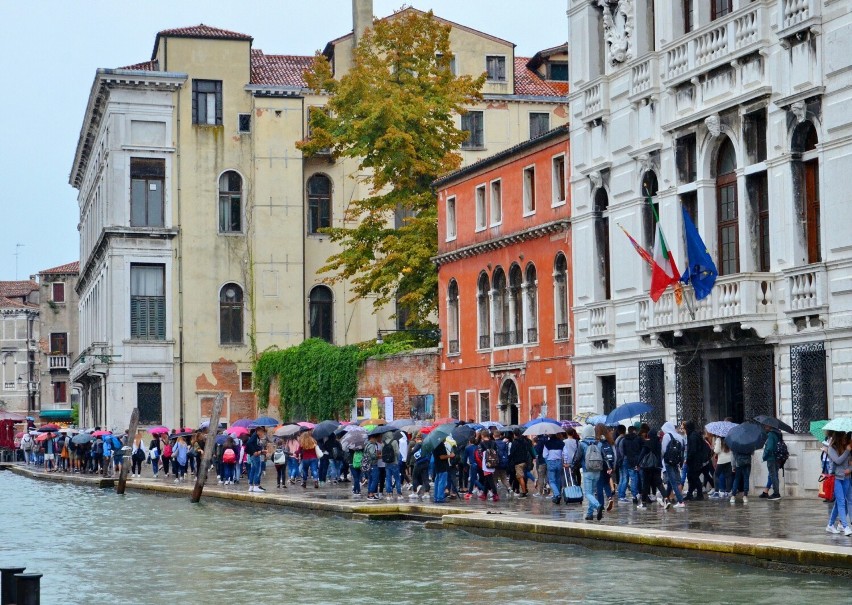 O problemach Wenecji z nadmiarem turystów wiadomo nie od...