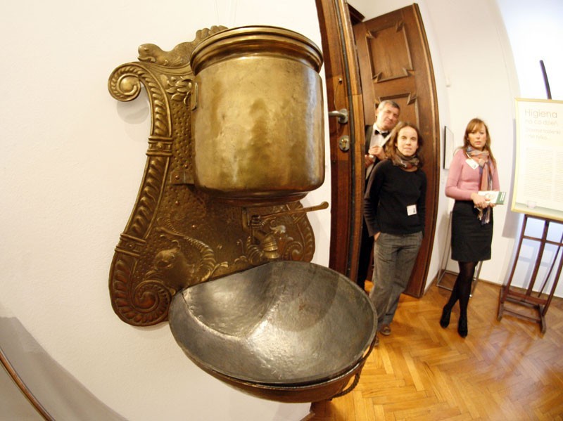 Legnica: Wanny w muzeum (ZDJĘCIA)
