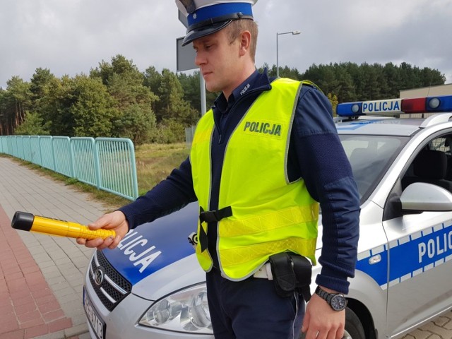 Po krótkim pościgu mieszkaniec Zielonej Góry był już w rękach policji. Funkcjonariusze wyczuli od niego silną woń alkoholu. Okazało się, że ma 1,7 promila alkoholu w organizmie.