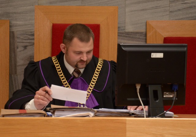 Sprawę prowadził sędzia Sądu Rejonowego w Sieradzu, Maciej Leśniowski