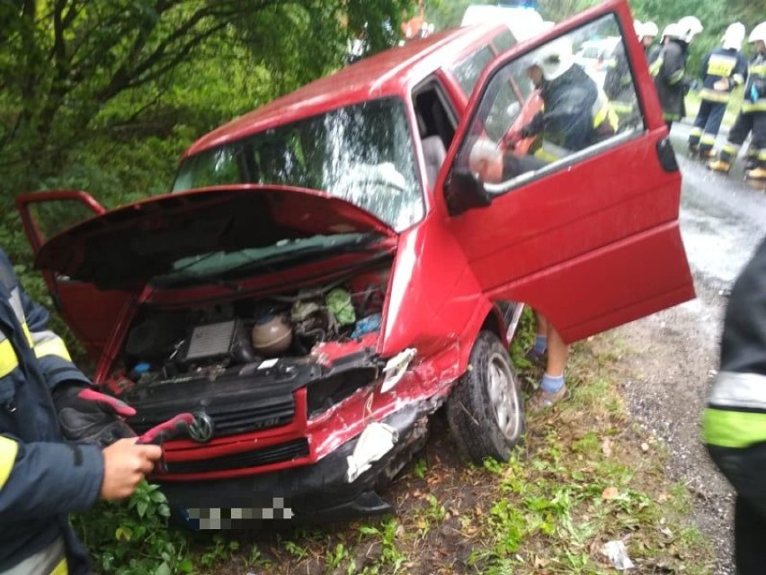 W Słupskim Młynie Czołowo zderzyły się dwa samochody