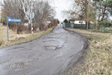 Gmina Oleśnica. Te drogi i ulice wymagają remontu. Mieszkańcy proszą o interwencję! 