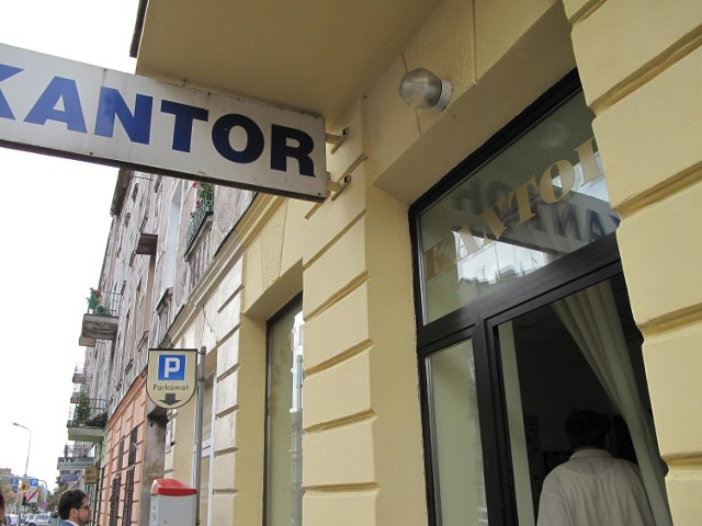 Bandyci zaatakowali przy wejściu do kantoru przy Rzgowskiej, w rejonie placu Reymonta