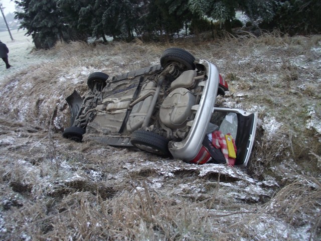 Opel astra dachował w Rąbczynie