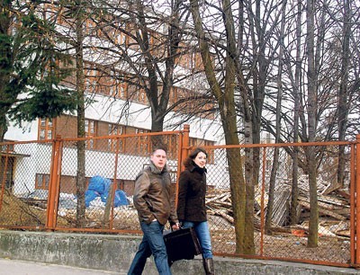 W podstawówce przy ul. Sikorskiego trwa remont placu