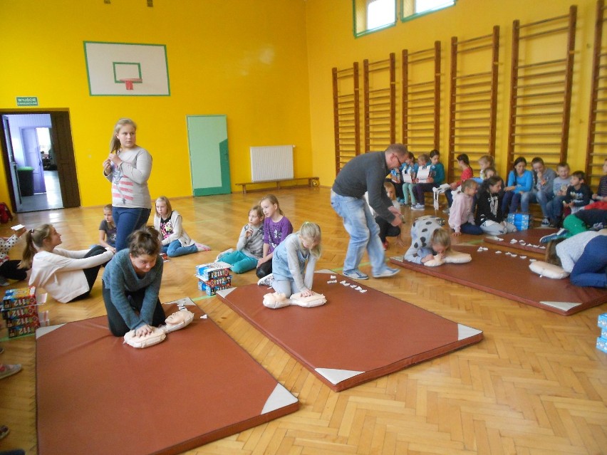 Szkoła Podstawowa  w Osiecznicy po raz trzeci wzięła udział w w ogólnopolskiej akcji WOŚP [zdjęcia]
