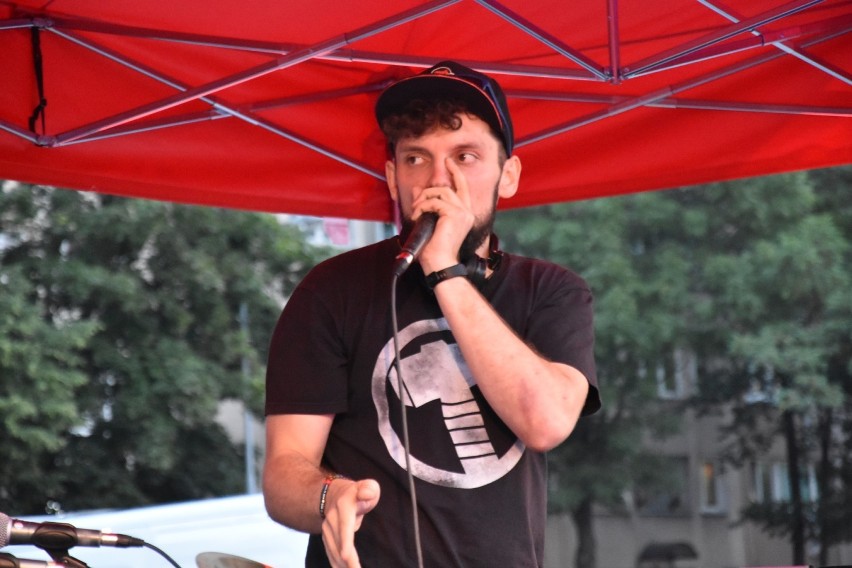 Mesajah wystąpił przed publicznością na Pl. Zwycięstwa w Oleśnicy