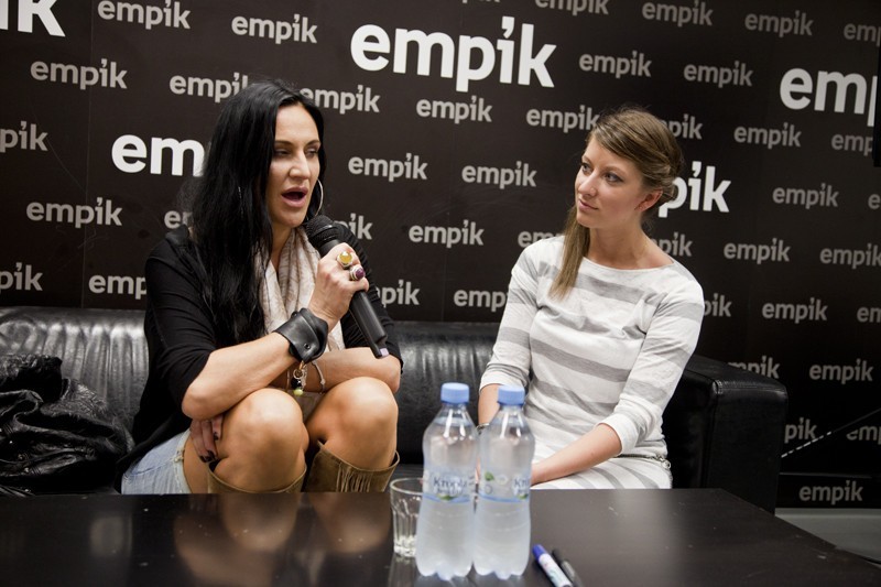 Poznań: Kayah spotkała się ze swoimi fanami w Empiku [ZDJĘCIA, WIDEO]