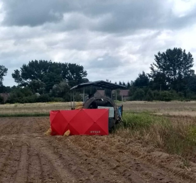 60-latek zginął podczas prac polowych przy kombajnie ziemniaczanym