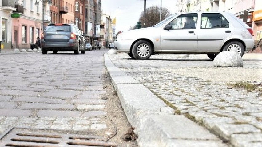 Kamienne półkule ograniczają wjazd na chodniki