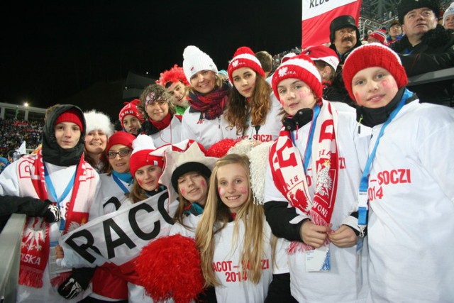Kibice z Racotu na olimpijskim turnieju skoków narciarskich w Soczi