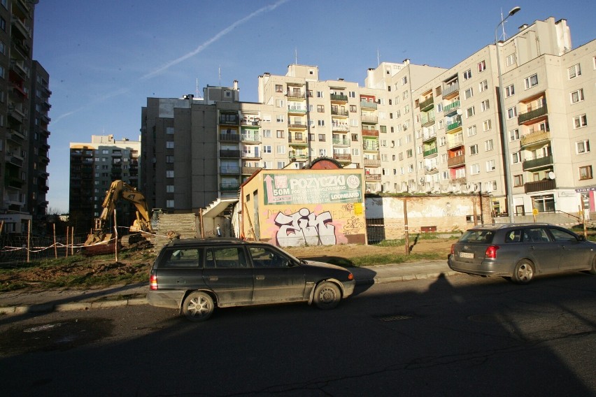 Rozbiórka publicznego szaletu na osiedlu Piekary w Legnicy, zobaczcie zdjęcia