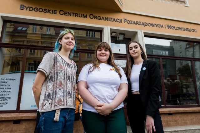 Do udziału w spotkaniach "Klubu rozmowy i integracji" licealistki Varvara Lepeshova (od lewej), Bożena Kamińska i Nadia Arbat, zapraszają dzieci i młodzież w wieku od 12 do 19 lat, nie tylko obcokrajowców mieszkających w Bydgoszczy, ale też Polaków.