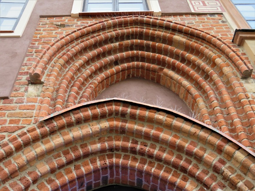 Gotyckie portale kamienicy przy Rynku Starego Miasta 21 po...