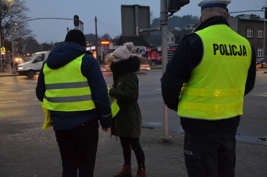 Policja pod Galerią Rumia i Urzędem Miejskim czekała na przechodniów ZDJĘCIA