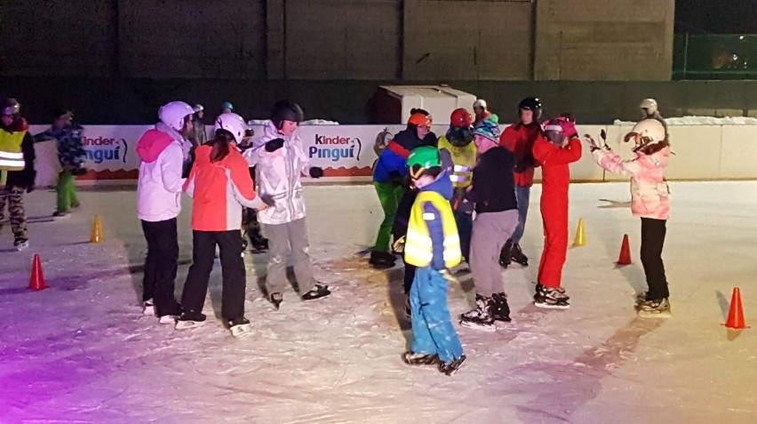 Lododisco w Ustroniu po raz kolejny, łyżwy, tańce i świetna zabawa na ustrońskim lodowisku (ZDJĘCIA)