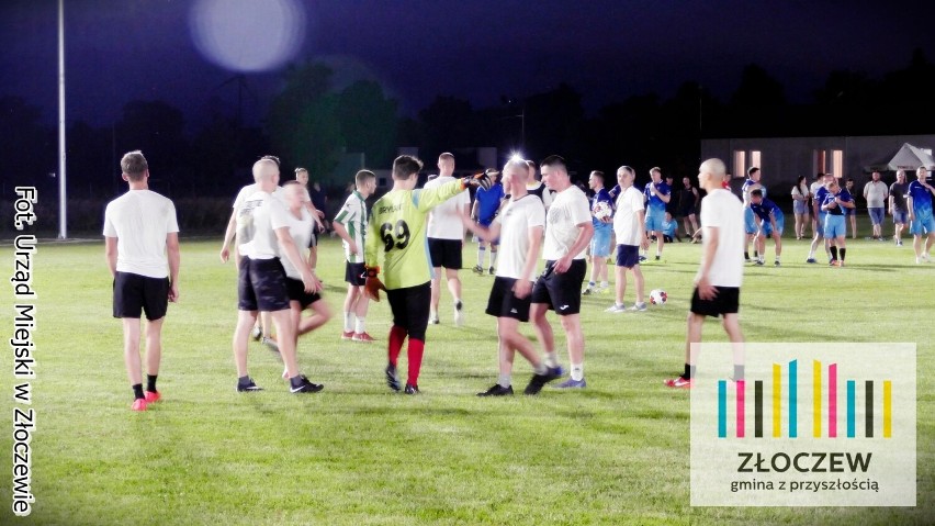 Nowe oświetlenie na stadionie w Złoczewie już posłużyło sportowcom. Zadebiutowało podczas nocnego turnieju piłkarskiego ZDJĘCIA