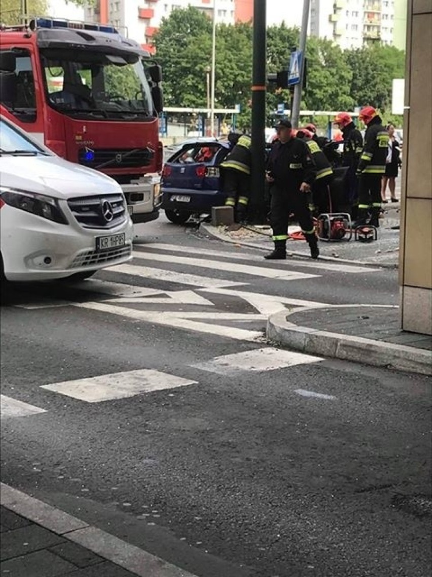 Wypadek w Krakowie. Poważne zderzenie na ulicy Kapelanka 