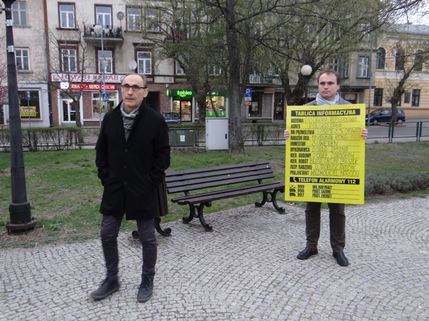 Strajk nauczycieli Radomsko. Wiec poparcia dla nauczycieli na pl. 3 Maja [ZDJĘCIA, FILM]