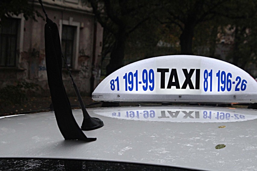 Pogrzeb lubelskiego taksówkarza. Koledzy - taksówkarze towarzyszyli zmarłemu w ostatniej drodze (ZDJĘCIA)                             