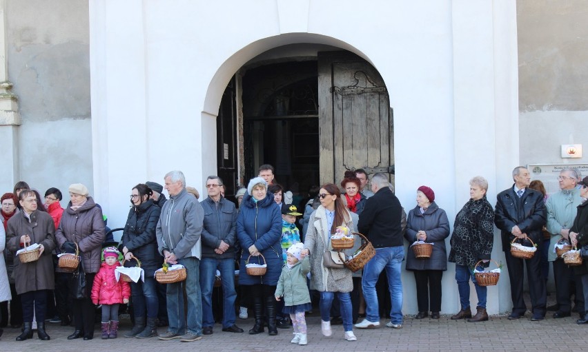 Zbąszyń. Błogosławienie potraw wielkanocnych [Zdjęcia]