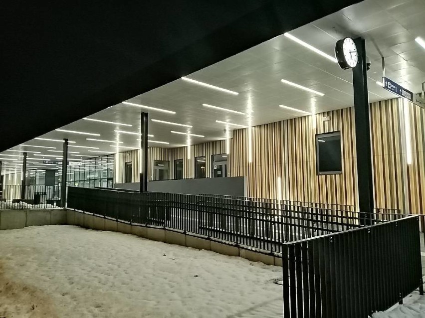 Dworzec kolejowy w Oświęcimiu z nagrodą w konkursie. Nowy obiekt PKP podoba się za funkcjonalność, estetykę. ZDJĘCIA i FILM