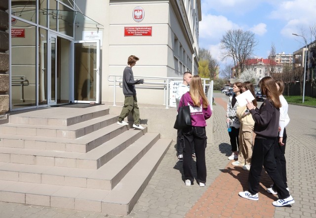 Dzień Otwarty w "Kochanowskim" cieszył się sporym zainteresowaniem ósmoklasistów.