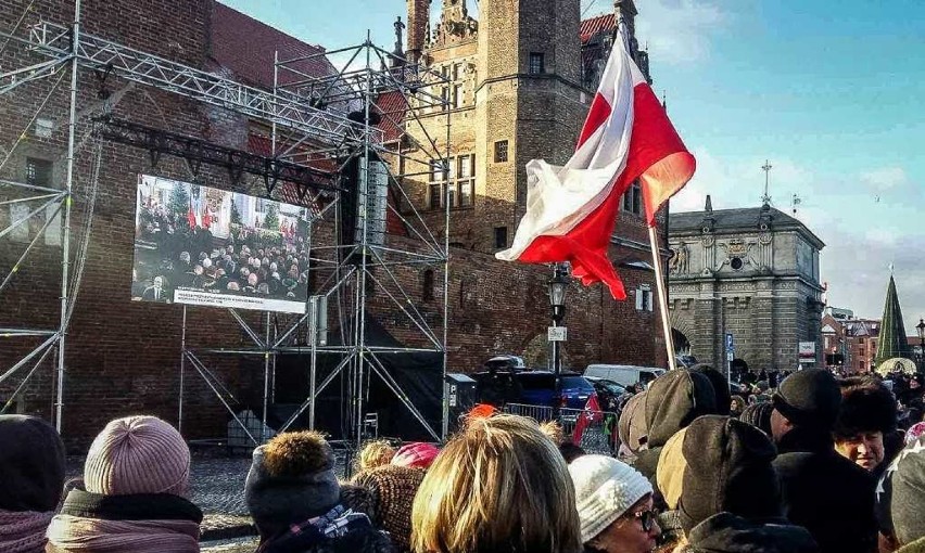Tłumy mieszkańców na  targu Węglowym w Gdańsku
