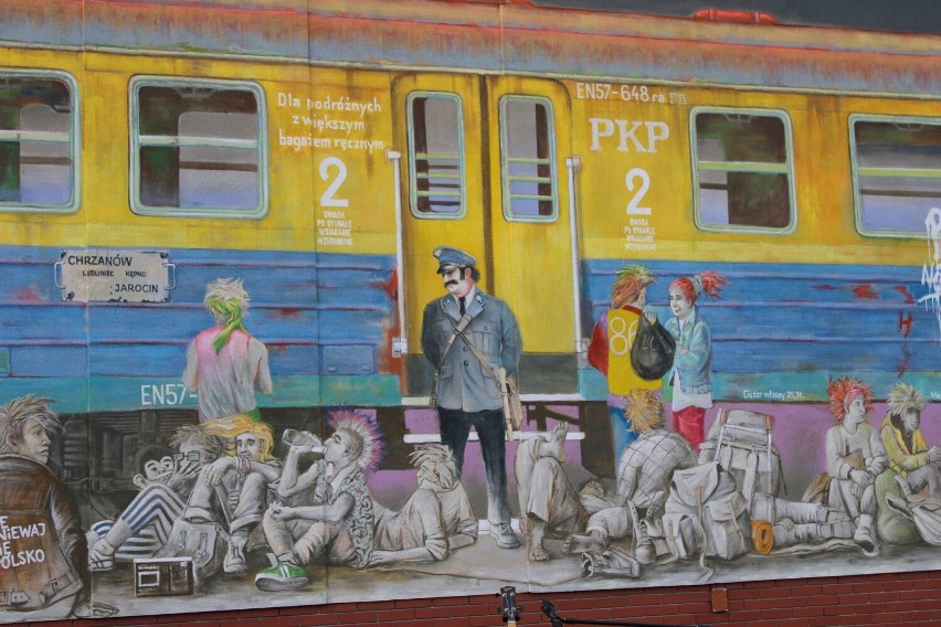Odsłonięto mural poświęcony zespołowi Sztywny Pal Azji